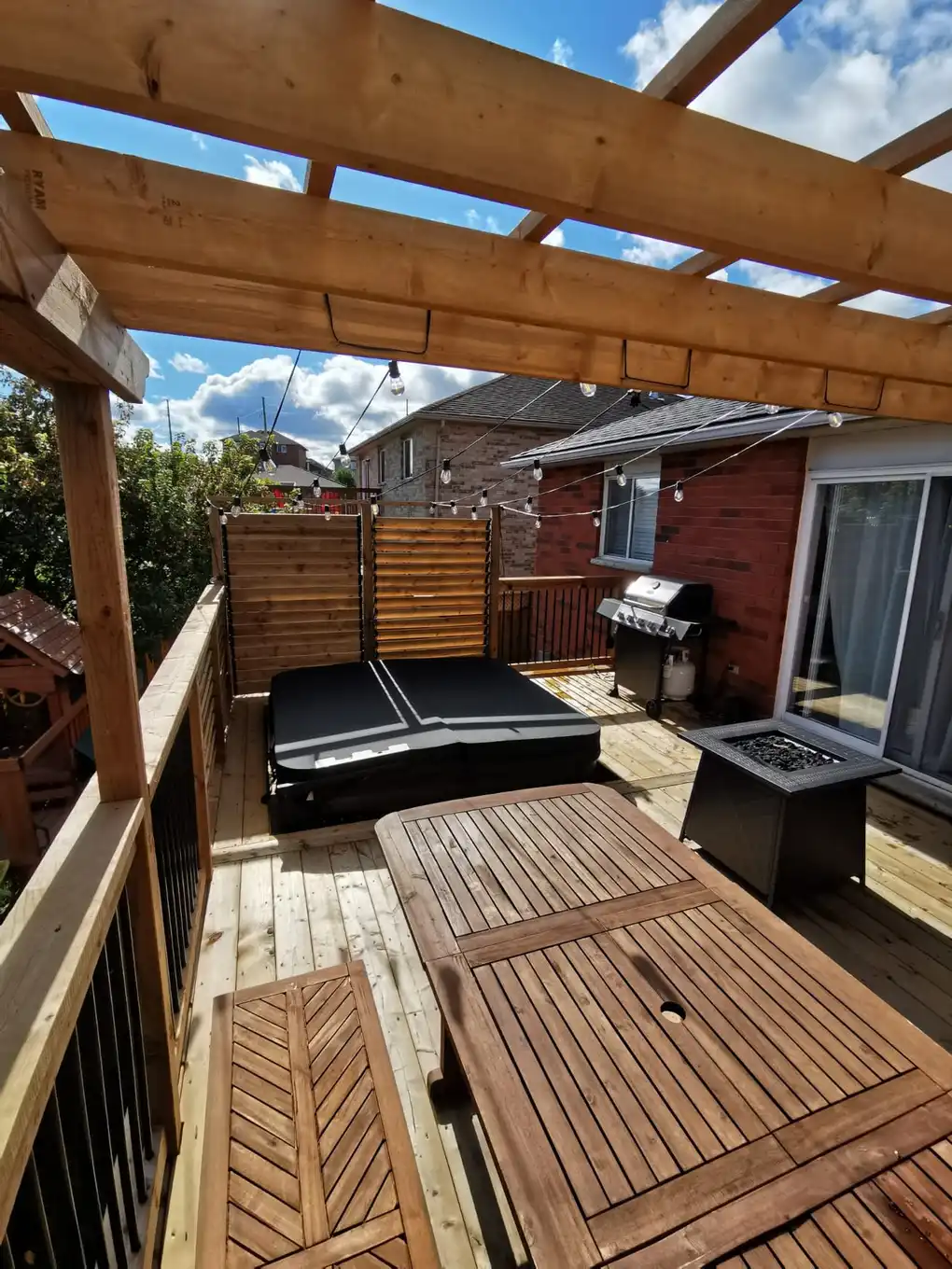 5 Benefits of Installing a Custom Pergola
